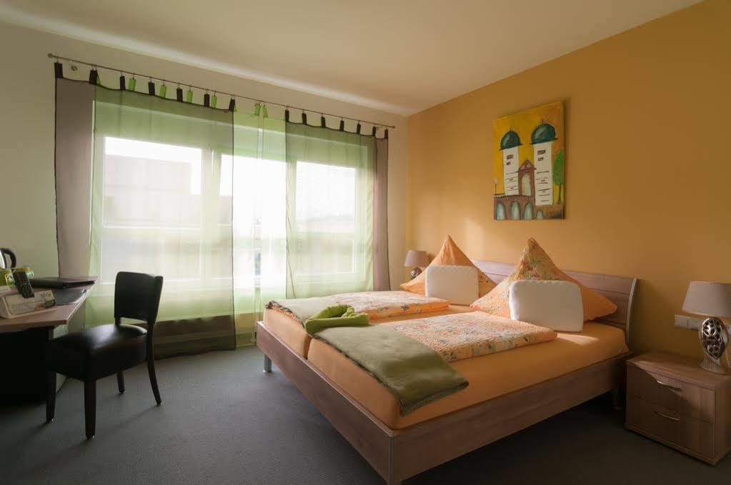 Park-Hotel Leimen Екстер'єр фото